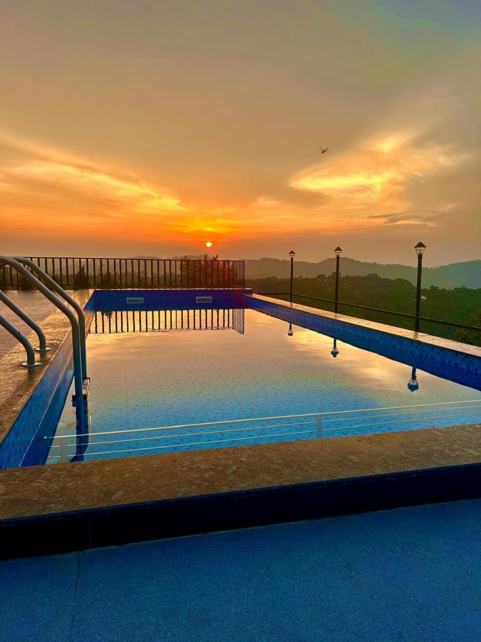 Paadi Holidays Ramakkalmedu Idukki Exteriör bild
